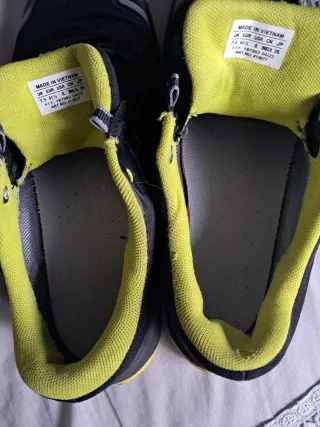 Zapatillas Salomon Trail Running Negras y Amarilla