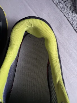 Zapatillas Salomon Trail Running Negras y Amarilla