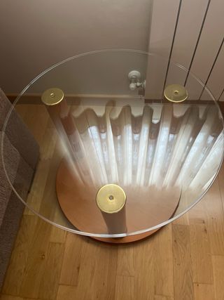 Mesa baja redonda madera y cristal.