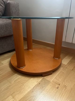 Mesa baja redonda madera y cristal.