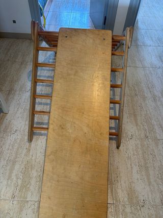 Triangolo Pikler Montessori con scivolo