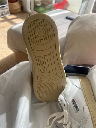 Zapatillas estilo Autry en perfecto estado