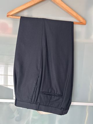 Traje azul marino rayas diplomáticas