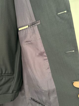 Traje azul marino rayas diplomáticas