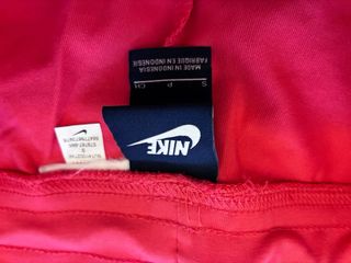 Pantalón Pirata Nike Rojo coral.