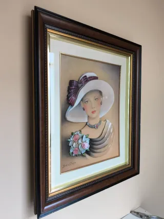 Cuadro relieve mujer con pamela y flores