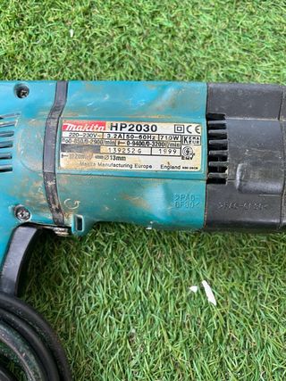 Taladro percutor Makita