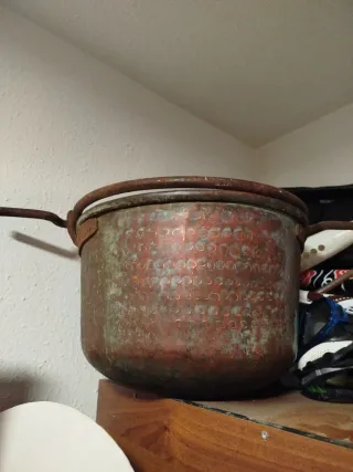 Olla de cobre antigua
