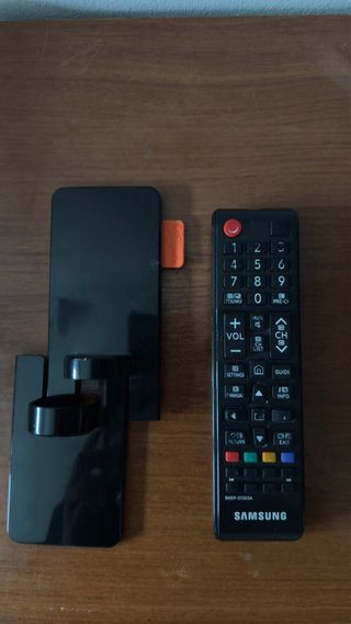 SamsungTV 32pulgadas con soporte giratorio y mando