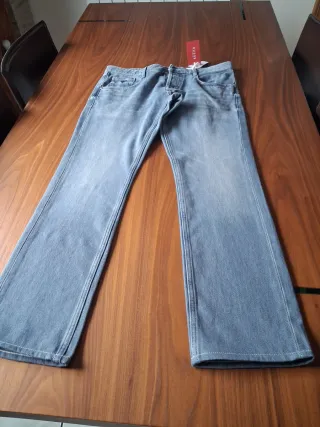 Pantalón Guess Talla 32 Nuevo