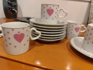 Juego de 9 tacitas de porcelana con corazones
