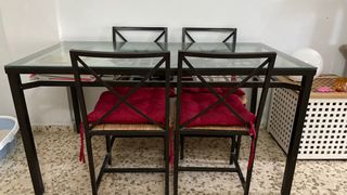 Mesa cristal Ikea y 4 sillas
