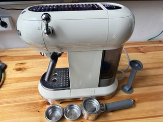 Cafetera Smeg ECF01CREU color Crema