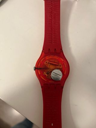 Reloj Swatch Red Rebel SUOR701