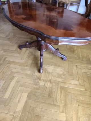 Mesa centro ovalada con diseño