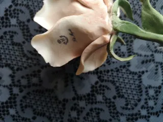 Figura pájaro y flores de porcelana