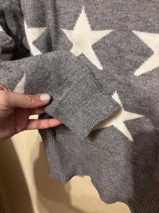 Jersey gris con estrellas blancas
