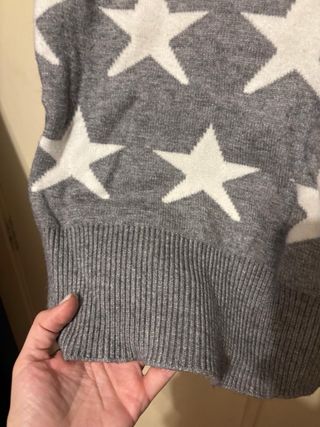 Jersey gris con estrellas blancas