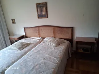 Dormitorio completo madera y rejilla