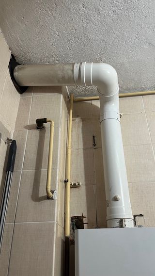 Caldera Ariston Blanca y Negra