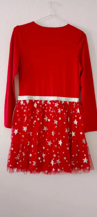 Vestido rojo con estrellas plateadas