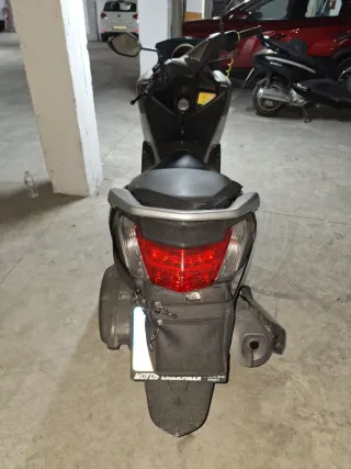 Yamaha NMAX Gris Scooter Automático
