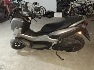 Yamaha NMAX Gris Scooter Automático