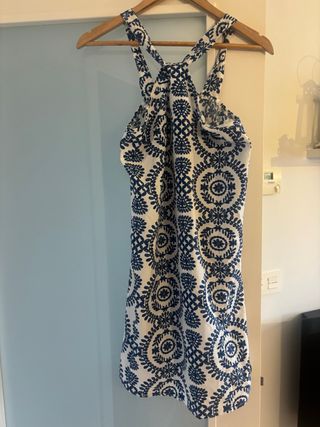 Vestido veraniego azul y blanco