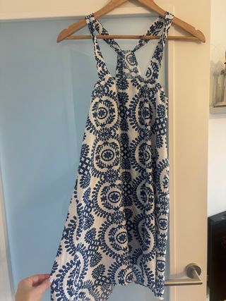 Vestido veraniego azul y blanco