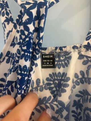 Vestido veraniego azul y blanco