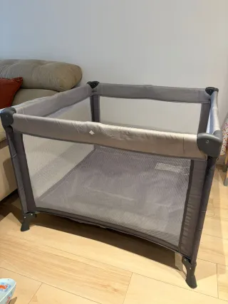 Parque infantil con base sólida