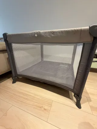 Parque infantil con base sólida