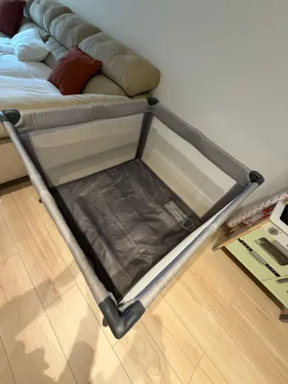 Parque infantil con base sólida