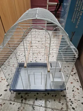 Jaula para pájaros blanca y azul