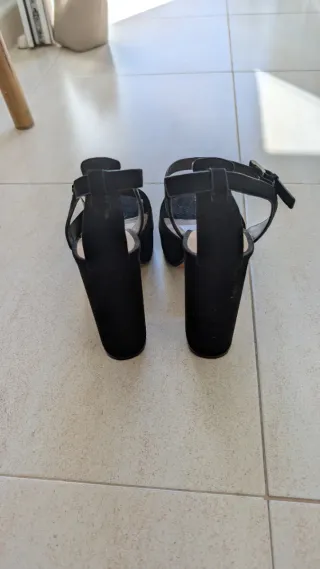 Sandalias tacón Zara negras