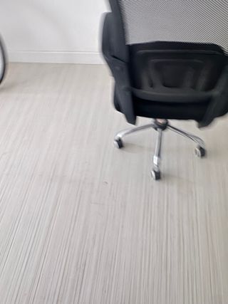 Silla de oficina ergonómica negra
