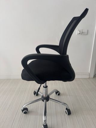 Silla de oficina ergonómica negra