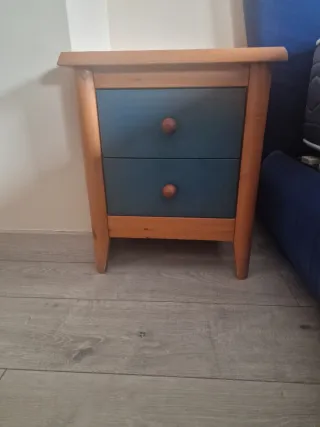 Mesita de noche madera y azul