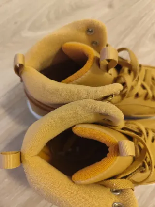 Zapatillas Nike Marrones y Blancas