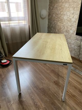 Mesa de oficina madera y metal