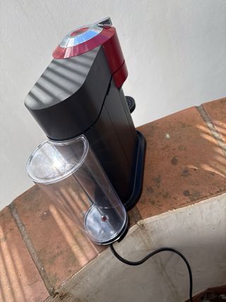 Cafetera de cápsulas Nespresso Roja