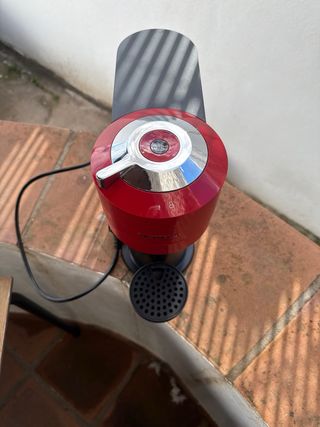 Cafetera de cápsulas Nespresso Roja