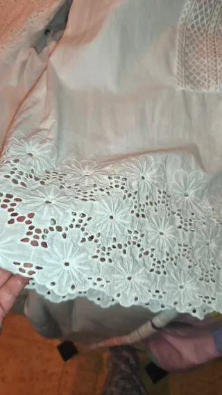 Blusa blanca bordada talla M