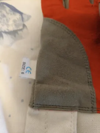 Máscara y guante de esgrima