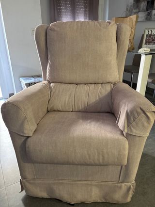 Sillón orejero tela beige