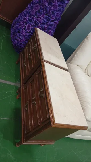 Cómoda y 2 Mesita de Noche Madera y Mármol.