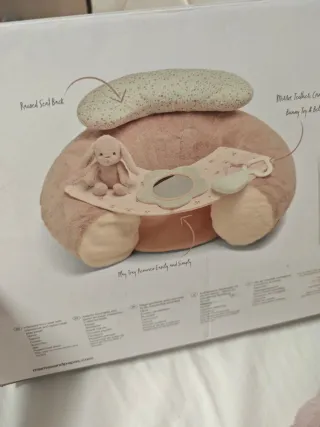 Cojín de lactancia y bebé rosa