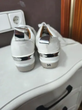 Deportivas mujer cuña plateadas y blancas