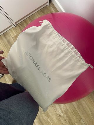 Mochila Michael Kors Beige y Dorada