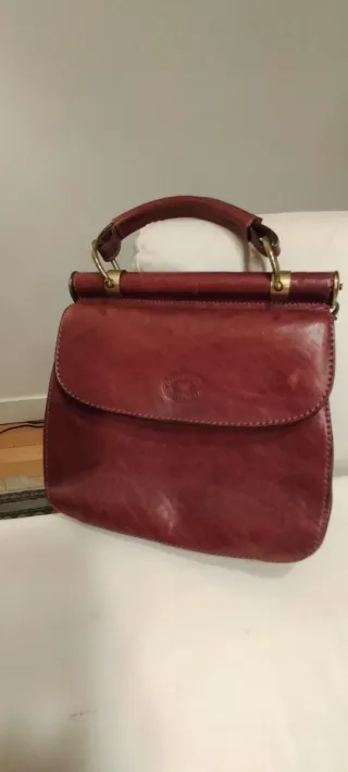 Bolso de mujer en cuero marrón con asa y bandolera
